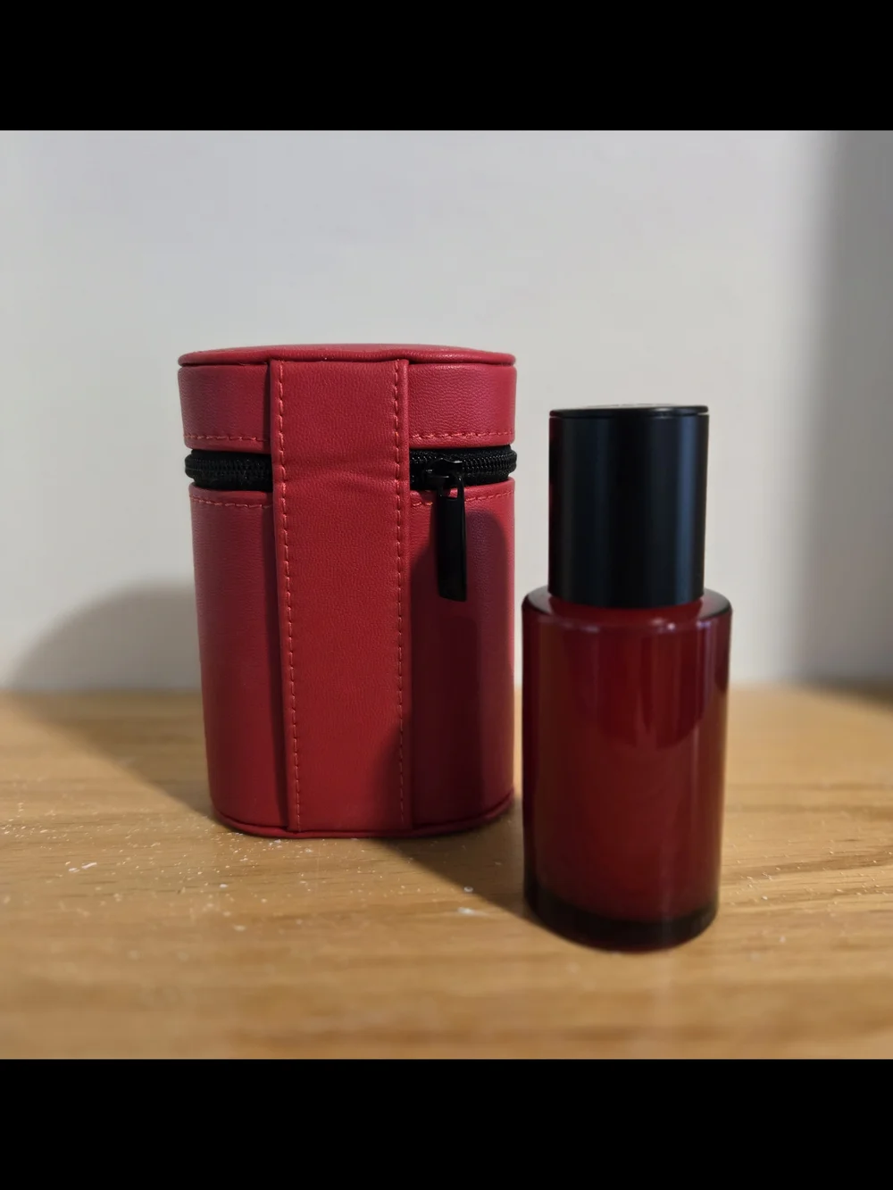 CHANEL N°1 Red Revitalizing Serum and Case